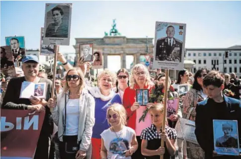  ?? // EFE ?? Manifestac­ión en Berlín para conmemorar a los soldados soviéticos caídos durante la Segunda Guerra Mundial