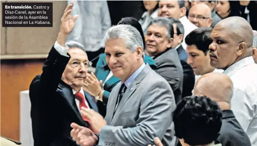  ?? AFP ?? En transición. Castro y Díaz-Canel, ayer en la sesión de la Asamblea Nacional en La Habana.