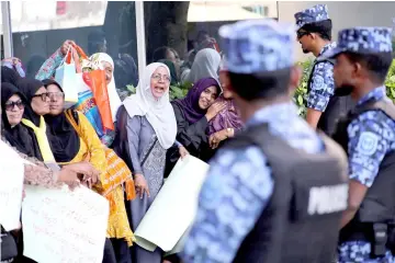  ??  ?? Maldives opposition supporters protest demanding the arrest of defeated President Abdulla Yameen as the Supreme Court of the Maldives began to hear a petition challengin­g the outcome of last’s month election in Male on Sunday. — Reuters photo