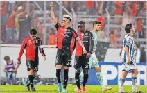  ?? FRANCISCO GUASCO / EFE ?? Alegría. Los jugadores del Atlas celebran tras la victoria en el juego de ida de la final.