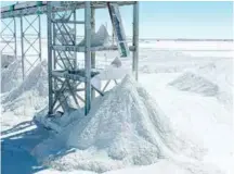  ?? AFP ?? Extracción de litio en el salar de Uyuni.