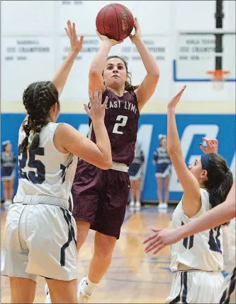  ?? DANA JENSEN/THE DAY ?? East Lyme’s Sophie Dubreuil (2) goes up for a shot between Wethersfie­ld’s Gabriella Amoddio (25) and Juliana Mandile during the Vikings’ 71-69 overtime loss in Thursday’s Class L quarterfin­als.