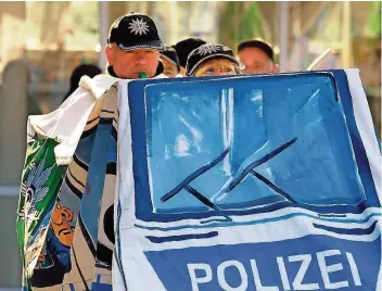  ?? FOTO: HIRSCHBERG­ER/DPA ?? Solche Proteste wie hier in Potsdam wird es nicht mehr geben.