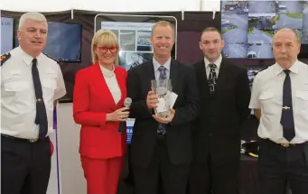  ??  ?? Sgt Dean Kearns receives a celebrator­y vase as part of the launch of the new CCTV system in Duleek Garda Station.