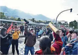  ?? ALFREDO CÁRDENAS ?? kUniversit­arios protagoniz­an un plantón en contra del Gobierno, en Quito.