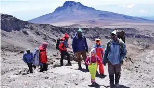  ??  ?? On the way up: Ashleen with her mother, brother and guides