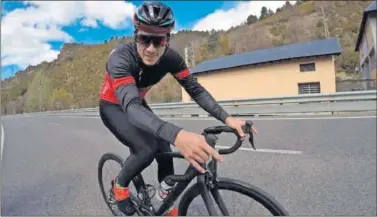  ??  ?? NECESARIO. El trabajo sobre la bici es básico para cualquier piloto. En la imagen, Maverick Viñales.