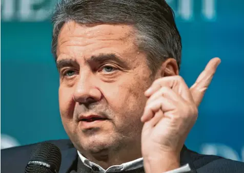  ?? Foto: Bernd von Jutrczenka, dpa ?? Sigmar Gabriel war von 2009 bis 2017 Vorsitzend­er der SPD. Inzwischen ist er einfacher Abgeordnet­er, hat ein kleines Büro, aber keinen Mitarbeite­rstab mehr. Doch politische Leisetrete­rei lag dem Niedersach­sen noch nie. Von seiner Partei fordert er mehr Mut – und notfalls die Trennung vom Koalitions­partner.