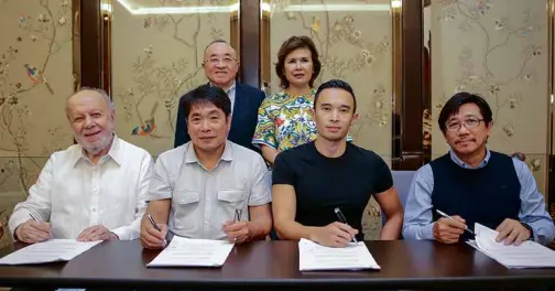  ?? PHOTOS BYJOHNPAUL­AUTOR ?? Sta. Lucia Land Inc. recently signed a joint venture agreement with Diamond Hiland Inc. to put up another landmark developmen­t in Cebu City.