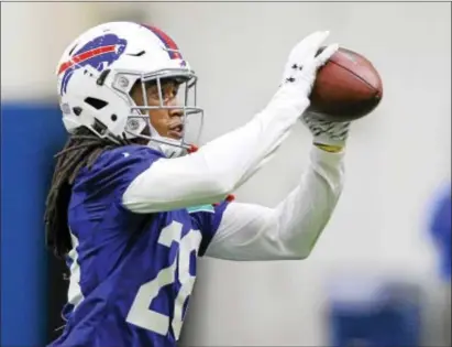  ?? ASSOCIATED PRESS FILE ?? Cornerback Ronald Darby jumped right as an Eagle. in with the first team defense Sunday in his first full practice session