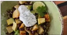  ?? PHOTO BY CATHY THOMAS ?? Beans, sweet potatoes and avocado help lend this vegetarian quinoa bowl heft.