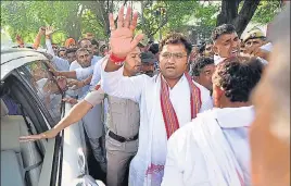  ?? RAJ K RAJ/HT PHOTO ?? Former Haryana Congress chief Ashok Tanwar with his supporters outside Congress interim president Sonia Gandhi’s residence in New Delhi on Wednesday.