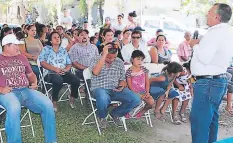  ??  ?? COMUNIDAD. Los pobladores y productore­s de Guaymas esperan que el Gobierno les cumpla con la obra para un mejor desarrollo.