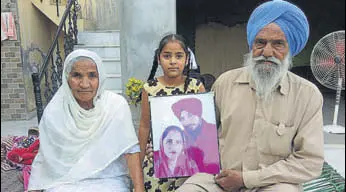  ?? HT PHOTO ?? Joginder Singh and Gurbachan Kaur showing the picture of their son Jagtar Singh at Hamira village in Kapurthala on Wednesday.