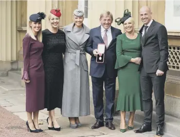  ?? PICTURE: GETTY IMAGES ?? Sir Kenny Dalglish and his family at Buckingham Palace
