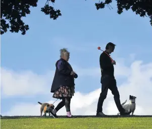  ??  ?? Be aware Dog walkers in Jeanfield Park are being warned to be on their guard after the incident