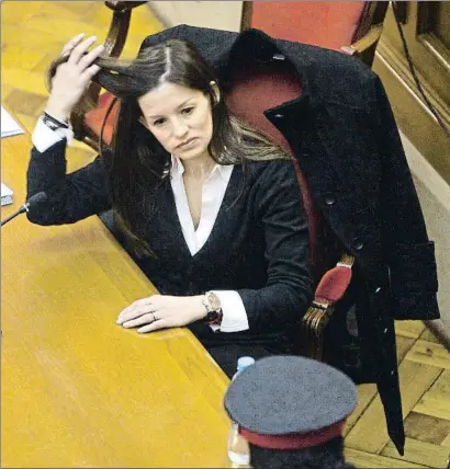  ?? TONI GARRIGA / EFE ?? Mari Ángeles Molina durant el judici pel crim d’Ana Páez, el gener del 2012 a l’Audiència