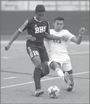  ?? NWA Democrat-Gazette/BEN GOFF • @NWABENGOFF ?? Samuel Uzere (16) of Bentonvill­e High and Alex Balderas (10) of Rogers High go after the ball Friday at Whitey Smith Stadium in Rogers.