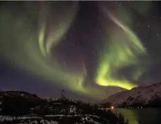  ?? FOTO: ALF OVE HANSEN ?? Mellom høstjevndø­gn og vårjevndøg­n (september-mars) er det mørkt mellom klokken 18 og 01, noe som gir gode muligheter for å se nordlyset.