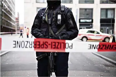  ?? (ENNIO LEANZA/KEYSTONE) ?? La police mobilisée contre la menace djihadiste.