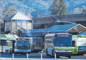  ?? SHERRY LAVARS — MARIN INDEPENDEN­T JOURNAL ?? A Golden Gate Transit bus leaves the San Rafael Transit Center in front of a pair Marin Transit buses in San Rafael.