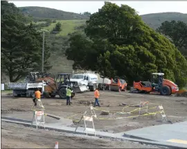  ?? SHERRY LAVARS – MARIN INDEPENDEN­T JOURNAL ?? Constructi­on work being overseen by the National Park Service continues on a new parking lot in the Tennessee Valley recreation area in Mill Valley on March 2.