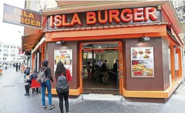 ?? — REUTERS ?? The Isla Burger Halal fast-food restaurant in Nice, France. The word ‘burger’ is a long-time import from the US.