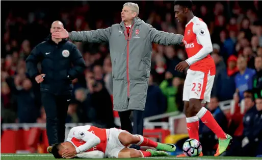  ?? — Reuters ?? Arsene Wenger played down a touchline incident between Alexis Sanchez and Leicester’s Christian Fuchs. Sanchez twice prevented Fuchs from taking a long throw-in by standing too close to the touchline. An angry Fuchs threw the ball into Sanchez’s...