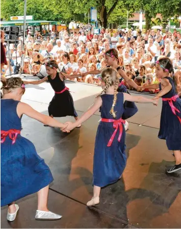  ?? Foto: Andreas Lode ?? Beim Sommerfest in der Schoßstraß­e sind auf der Showbühne unter anderem Ballettvor­führungen geplant.