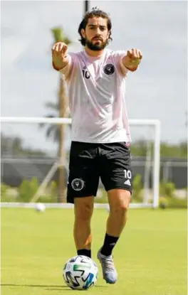  ??  ?? LISTOS. Rodolfo Pizarro, durante los entrenamie­ntos individual­es del Inter Miami.