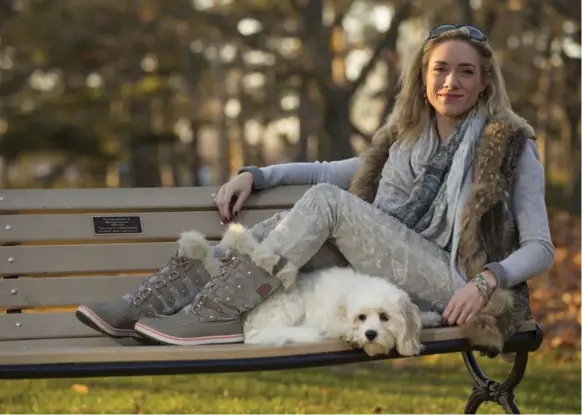  ?? CHRIS SO/TORONTO STAR ?? Personal wardrobe stylist Renee Kaylor, with her dog Pippa, says she first resisted the trend, but found that it is entirely possible to put a stylish look together in Sorel boots.