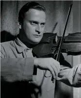  ??  ?? Taking the bow: Yehudi Menuhin toured the Second