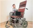  ?? FOTO: AFP ?? Alt, aber wertvoll: Rollstuhl von Stephen Hawkings.