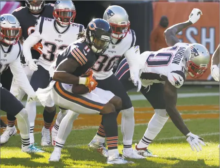  ?? David Banks / Associated Press ?? The Bears Kevin White (11) catches a pass in the closing seconds of the fourth quarter against the Patriots on Sunday in Chicago. New England was able to keep White out of the end zone and preserve a 38-31 victory.