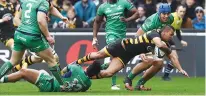  ??  ?? Flying start: Kurtley Beale scores against Connacht