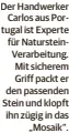  ?? ?? Der Handwerker Carlos aus Portugal ist Experte für Naturstein­Verarbeitu­ng. Mit sicherem Griff packt er den passenden Stein und klopft ihn zügig in das „Mosaik“.