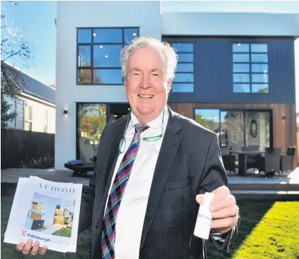  ?? PHOTO: CHRISTINE O’CONNOR ?? Realty keeps marching on . . . Edinburgh Realty property consultant Jim Columb prepares to show potential buyers through an open home in St Clair yesterday.