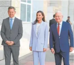  ?? // EP ?? El ministro de Sanidad, José Manuel Miñones, la Reina Letizia y el presidente de Salud Mental España, Nel González