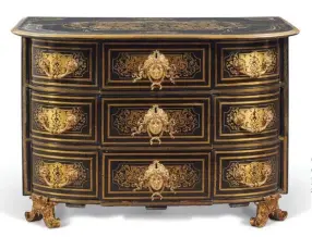  ??  ?? Commode en partie d'époque Louis XIV - en partie de la fin du XVIIe siècle - €15,000-25,000