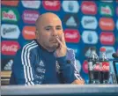  ??  ?? Sampaoli, en rueda de prensa