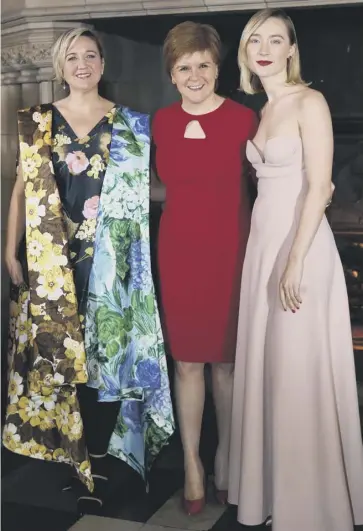  ??  ?? 0 Director Josie Rourke, Nicola Sturgeon and Mary Queen of Scots actress Saoirse Ronan