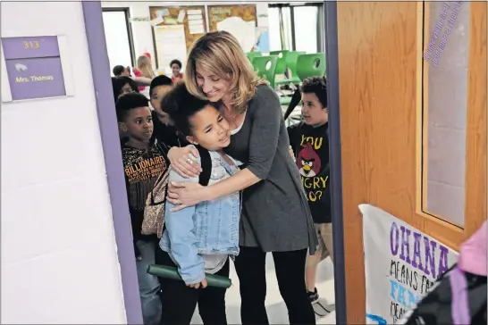  ?? [JOSHUA A. BICKEL/DISPATCH] ?? Fourth-grade teacher Tanya Thomas says goodbye to 9-year-old Aniyah Ferguson at the end of class Wednesday at Slate Ridge Elementary School in Reynoldsbu­rg. In July, Thomas is scheduled to donate a kidney to a fourth-grader she did not know when she...