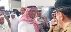  ??  ?? والد الشهيد العالقي يتلقى التعازي لدى وصول الجثمان إلى مطار جازان. (تصوير: محمد القيسي)