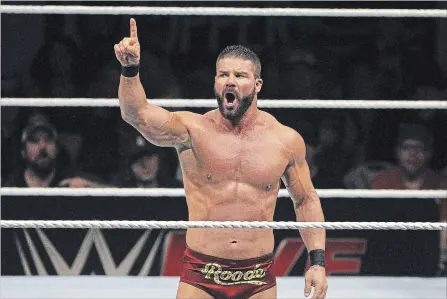  ?? CLIFFORD SKARSTEDT EXAMINER ?? Bobby Roode fights Mojo Rawley during WWE Smackdown Live at the Memorial Centre on Monday night.