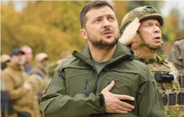  ?? UKRAINIAN PRESIDENTI­AL PRESS OFFICE ?? President Volodymyr Zelenskyy joins soldiers in singing the national anthem in Izium.