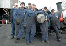  ?? DANNY HOPKINS/SR ?? Familiar faces pose with
Oliver Cromwell ’s completed rolling chassis on March 7 2007. From left to right: Tom Tighe, Dave Matthews, Rob Stinchcomb­e, Craig Stinchcomb­e, Harry Wainwright and Alen Grice.