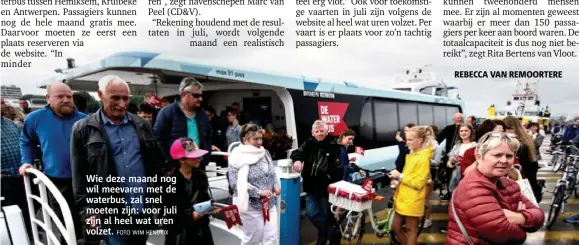  ?? FOTO WIM HENDRIX ?? Wie deze maand nog wil meevaren met de waterbus, zal snel moeten zijn: voor juli zijn al heel wat uren volzet.REBECCA VAN REMOORTERE