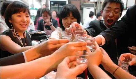  ?? Photo courtesy of myhubs.org ?? CHEERS: People make a toast at a pub in South Korea.