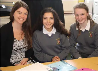  ??  ?? Scoil Mhuire, Kanturk, pupils Sinead O’Neill and Hagar Soliman have been selected as one of the top teams who will advance to the next stage of the ‘One Good Idea’ competitio­n run by the Sustainabl­e Energy Authority of Ireland (SEAI). The girls participat­ed in a dedicated ‘One Good Idea’ workshop with SEAI Mentor, Ann Foulds. This helped them to develop and progress their ideas. Ann provided guidance on how to activate and deliver a successful campaign and create a one minute interview.