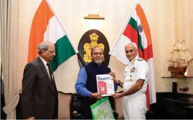  ??  ?? Another Feather in the Cap: Jayant Baranwal, CMD, SP Guide Publicatio­ns presenting a copy of to Admiral Sunil Lanba, Chief of the Naval Staff. Recently released, SP’s CAYB is the latest publicatio­n from the publishing group.